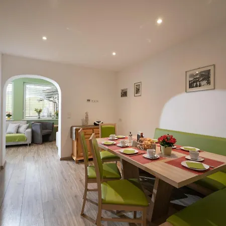 Haus Alton - *